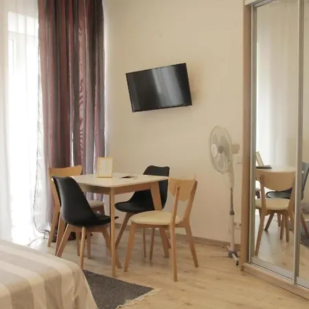 з видом на оперний театр