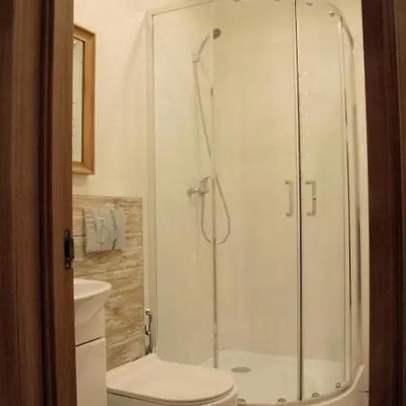 з видом на оперний театр * Lviv